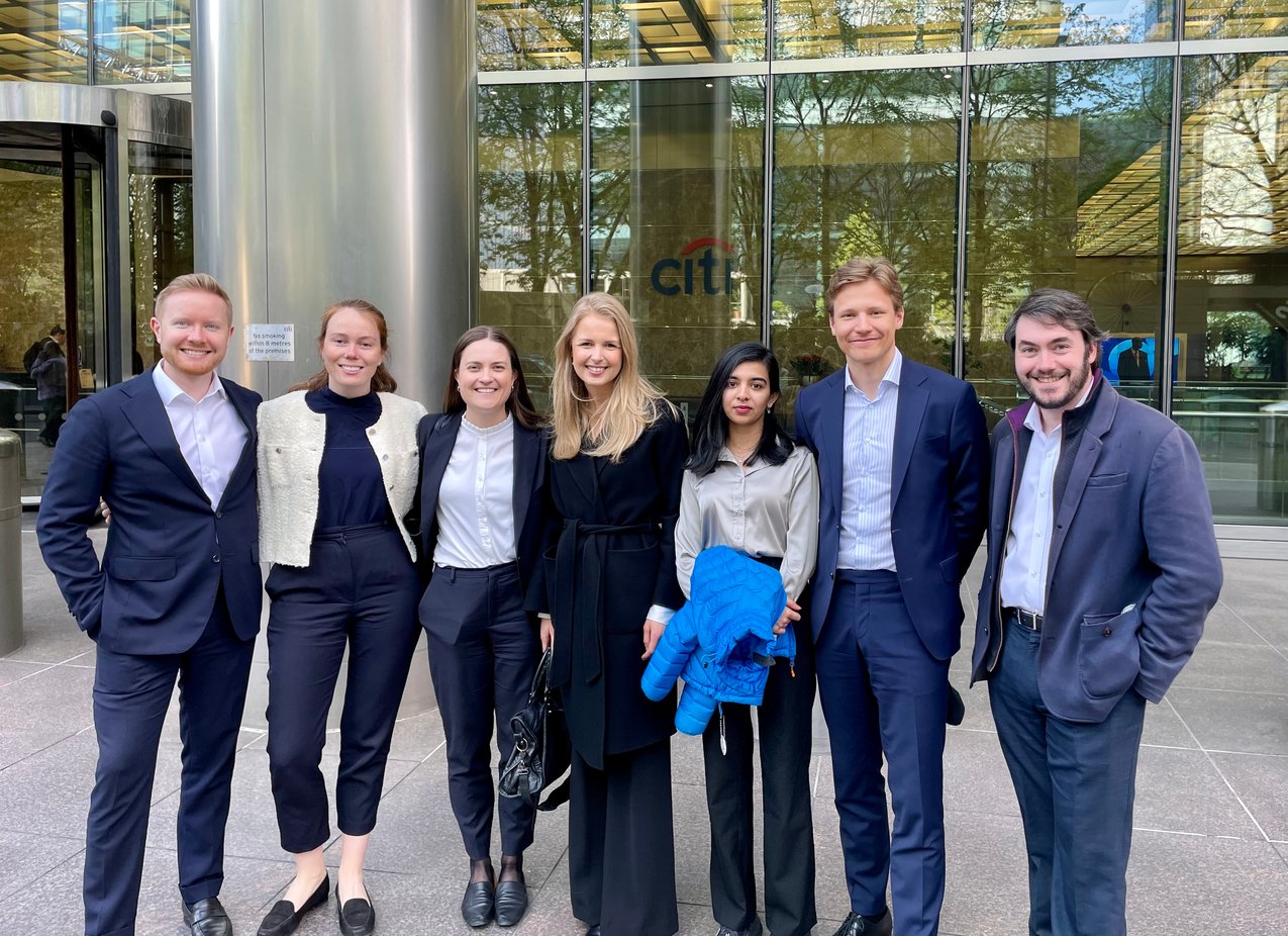 Graduates of the 2021 programme together with HR advisor Alex Brackfield. From the left: Haakon Husøy, Sophie Kilaas, Kristin Verpe, Isabelle Molander, Vedangini Sahajpal, Erik Dengerud, Alex Brackfield.