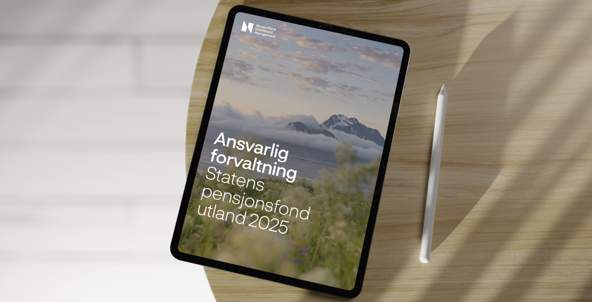 Nettbrett som viser forsiden av rapporten om ansvarlig forvaltning for Statens pensjonsfond utland 2025.